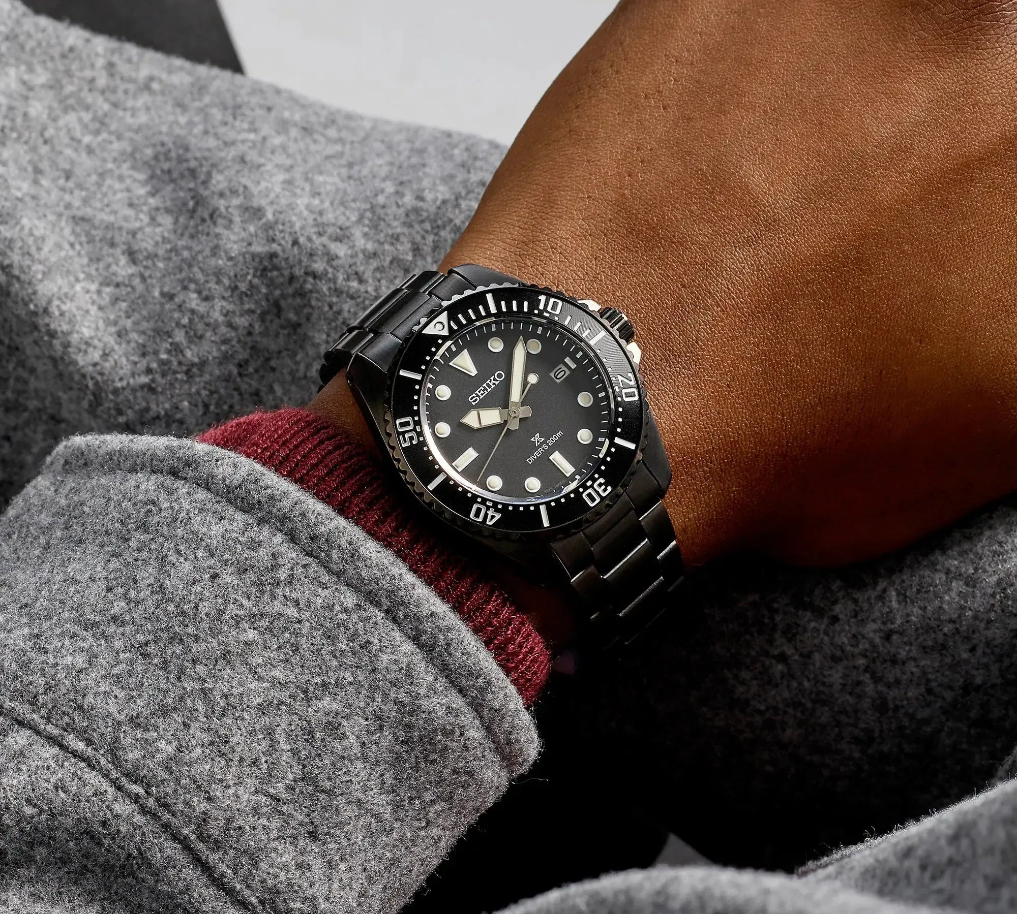 Seiko-Prospex-Solar-Diver-All-Black-200m-Waterproof-Watch-2.webp